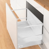 Pot-and-pan drawer with railing, customised rear panel height